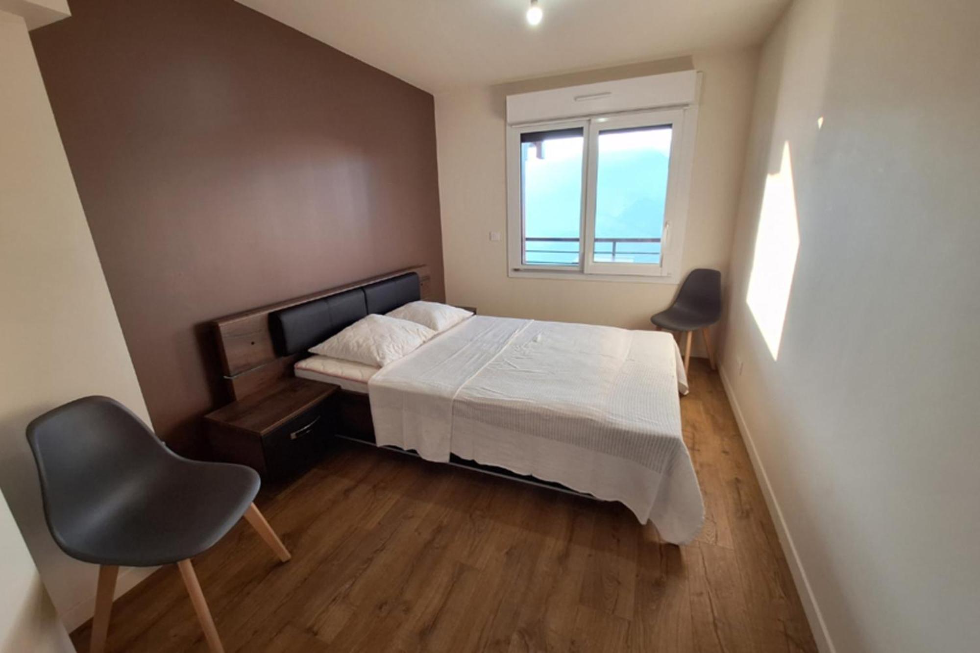 3-rooms In Front Of Snow Apartment