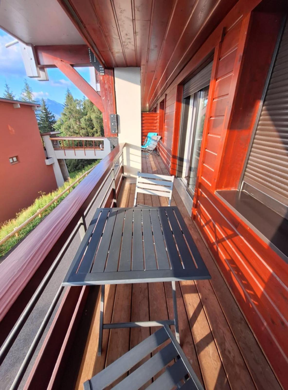 3-rooms In Front Of Snow *