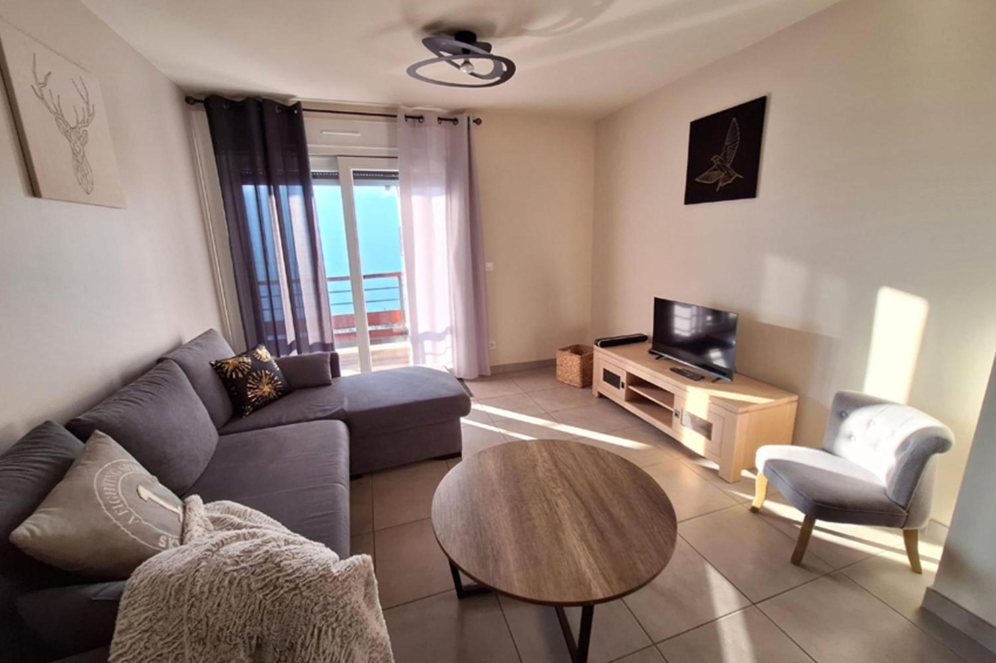 3-rooms In Front Of Snow Apartment *